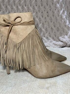 Sam Edelman Beige Suede Fringe Pointed-Toe Ankle Boots size 8.5